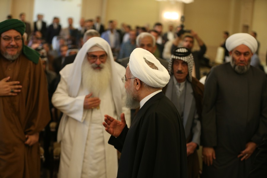 Rouhani holds friendly meeting with Iraqi tribal chiefs