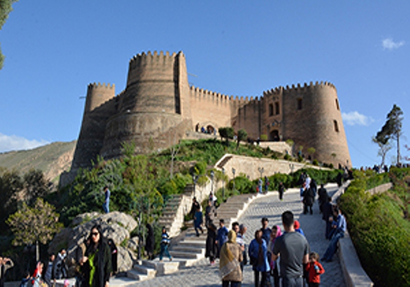 2 هزار و 950 گردشگر از قلعه فلك الافلاك خرم آباد ديدن كردند
