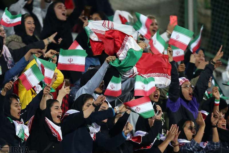 Das faszinierendste Ereignis des letzten iranischen Jahres: Anwesenheit von Frauen im Azadi-Stadion Das faszinierendste Ereignis des letzten iranischen Jahres: Anwesenheit von Frauen im Azadi-Stadion