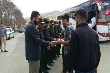 نخستين كاروان راهيان نور از مهاباد عازم جنوب كشور شد