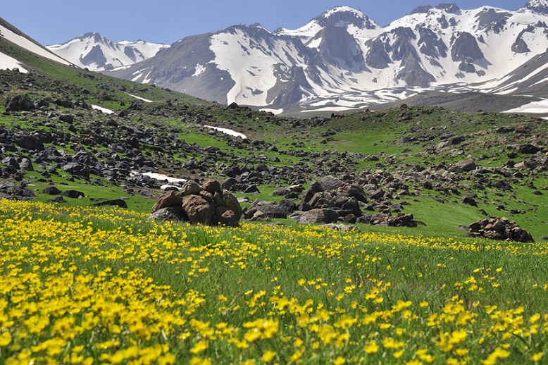 Heiße Quellen an kalten Tagen von Nowruz in Ardabil Heiße Quellen an kalten Tagen von Nowruz in Ardabil