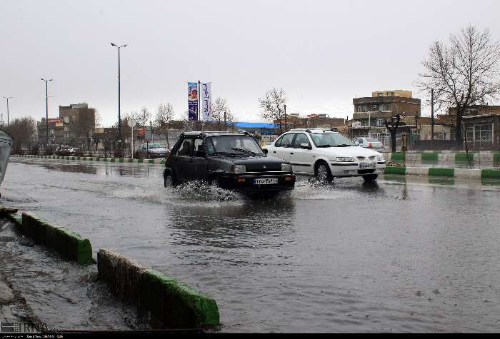 برخی معابر ارومیه دچار آبگرفتگی شد