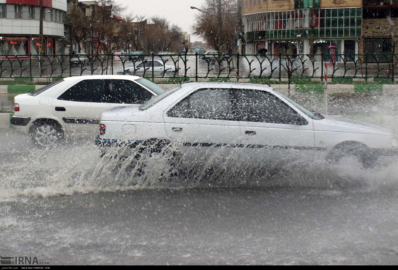 بارش شدید باران موجب آبگرفتگی معابر در ارومیه شد