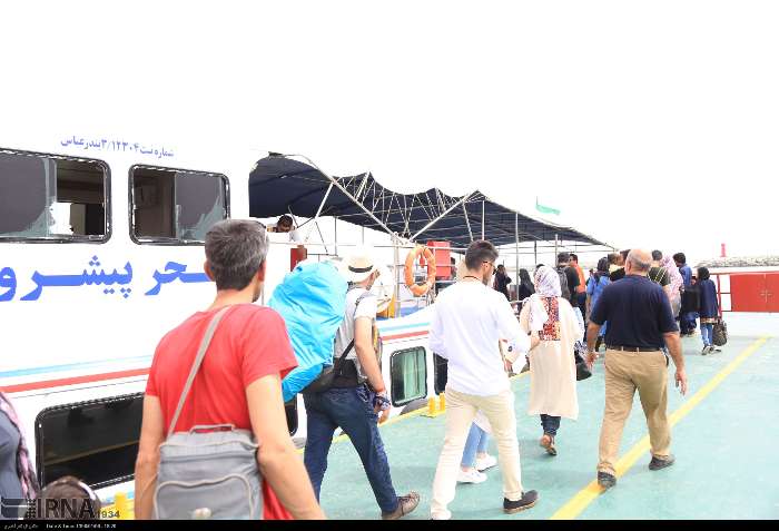 جابجایی مسافر در بندر شهید ذاکری قشم از سر گرفته شد