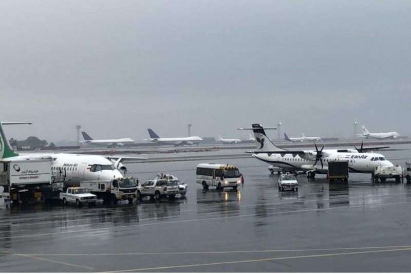 Die schlechten Wetterbedingungen verursachen Verspätungen am Imam Khomeini-Flughafen Die schlechten Wetterbedingungen verursachen Verspätungen am Imam Khomeini-Flughafen