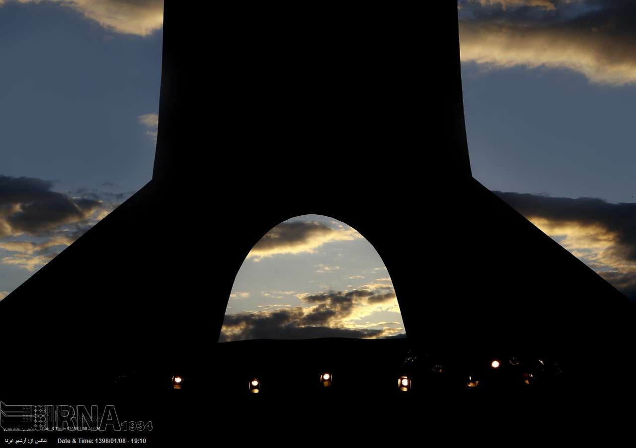 Video-Mapping im Azadi-Turm Video-Mapping im Azadi-Turm