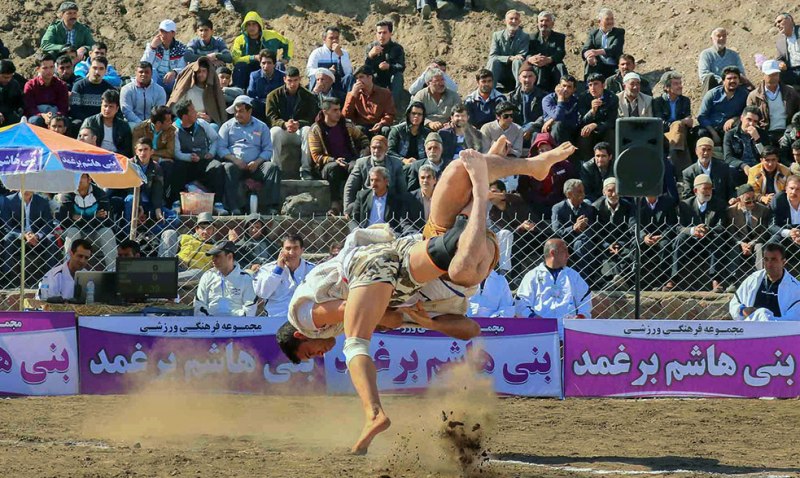 مسابقات منطقه اي كشتي با چوخه در شهرستان جوين برگزار شد