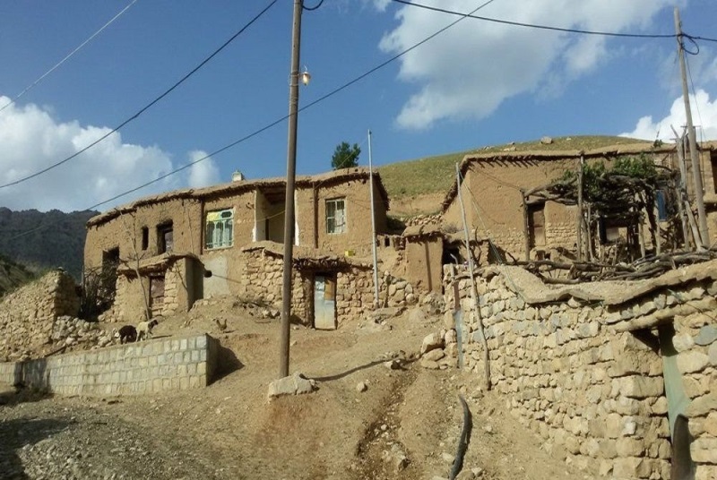 انزلاق التربة يلحق اضرارا باكثر من 600 منزل قروي في شمال شرق ايران