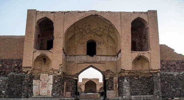 قلعه خرگوشي ندوشن پديده اي زيبا در قلب كوير قلعه خرگوشي ندوشن پديده اي زيبا در قلب كوير