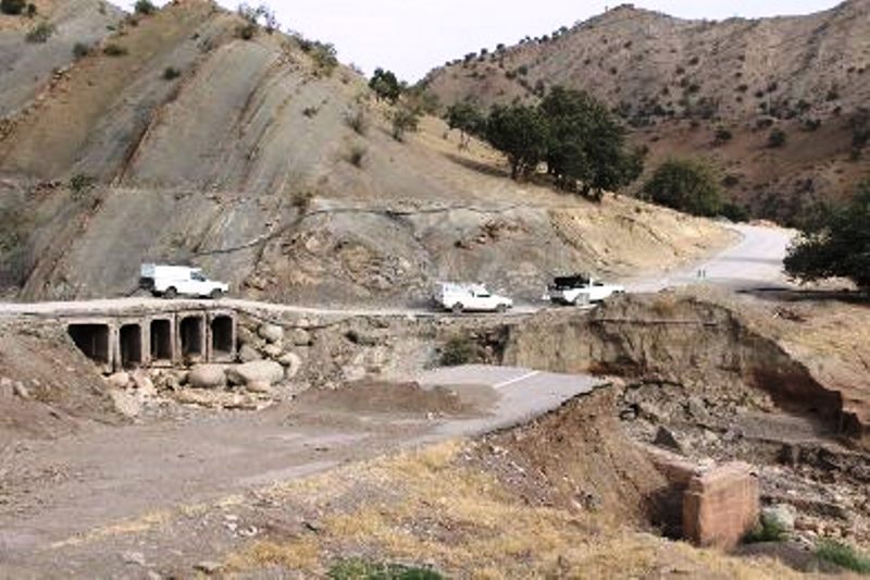 جاده لومار به روستاهاي چم جنگل و چم شير بسته شد