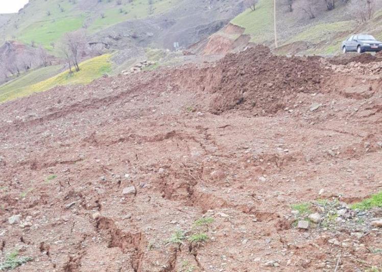 بارش باران باعث رانش زمين در جاده سروآباد - كامياران شد بارش باران باعث رانش زمين در جاده سروآباد - كامياران شد