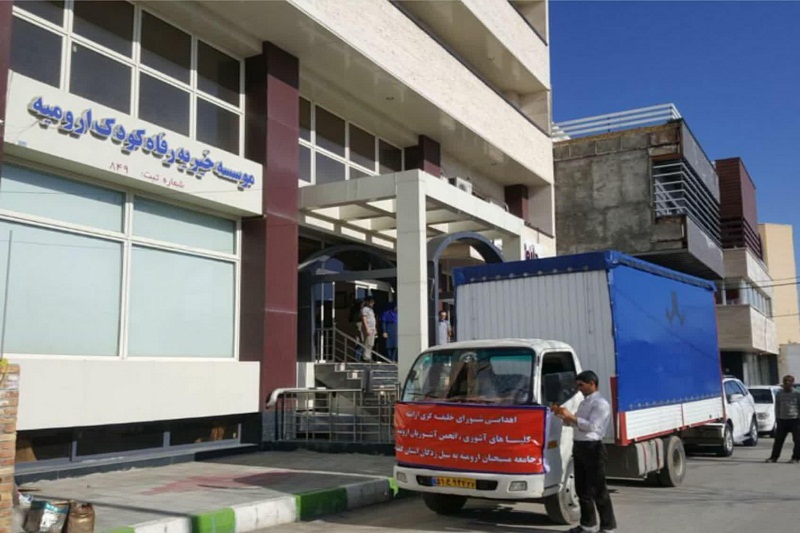 اقلیت های مذهبی آذربایجان غربی به كمك سیل زدگان لرستان شتافتند اقلیت های مذهبی آذربایجان غربی به كمك سیل زدگان لرستان شتافتند