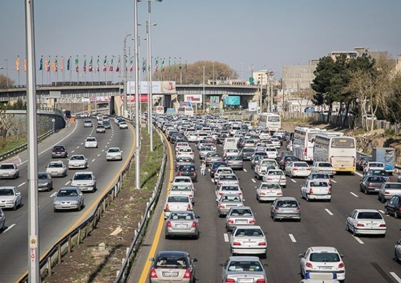 ترافیك در جاده های ورودی مشهد سنگین است