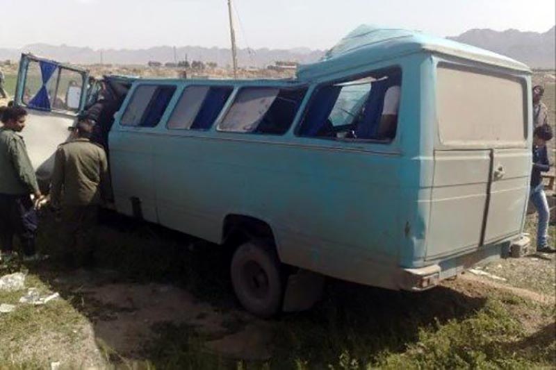 تصادف رانندگي كاميون با ميني بوس 23 مصدوم بر جاي گذاشت تصادف رانندگي كاميون با ميني بوس 23 مصدوم بر جاي گذاشت