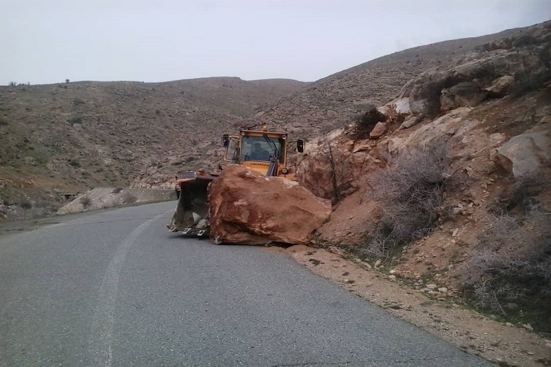 90 حادثه ريزش سنگ در جاده هاي مهاباد ثبت شد