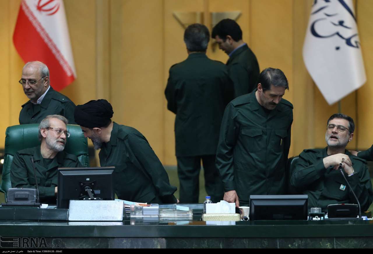 شرکت نمایندگان با لباس سپاه در مجلس