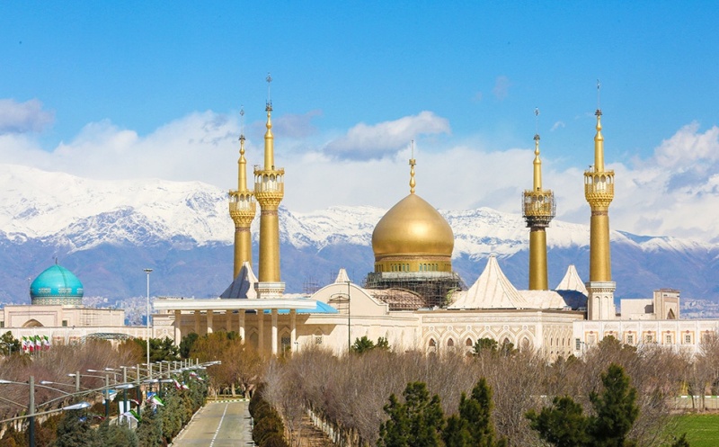 280 هزار زائر نوروزي حرم امام خميني(ره) را زيارت كردند 280 هزار زائر نوروزي حرم امام خميني(ره) را زيارت كردند