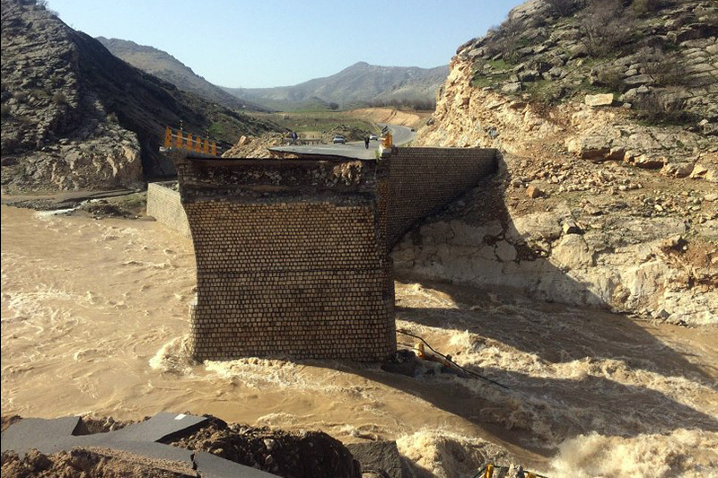 2 نفر از سازندگان پل تخریب شده در سیل لرستان دستگیر شدند