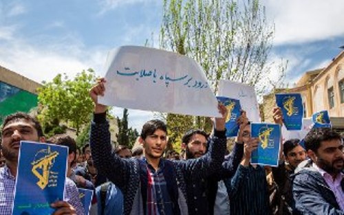 Iranische Studenten unterst&#252;tzen IRGC gegen USA