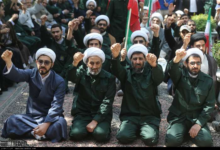 نقش انکارناپذیر روحانیون در پیروزی انقلاب اسلامی