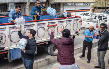 بازاريان يزد پنج ميليارد ريال به سيل زدگان خوزستان كمك كردند