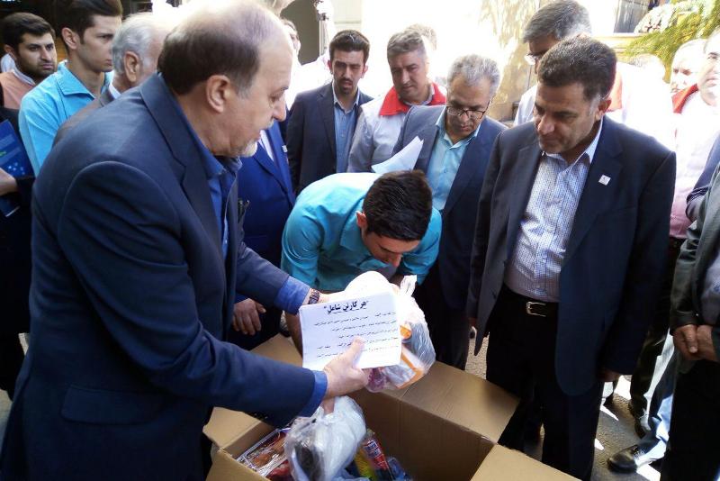 نخستين محموله موسسه محب براي سيل زدگان تحويل هلال احمر شد نخستين محموله موسسه محب براي سيل زدگان تحويل هلال احمر شد