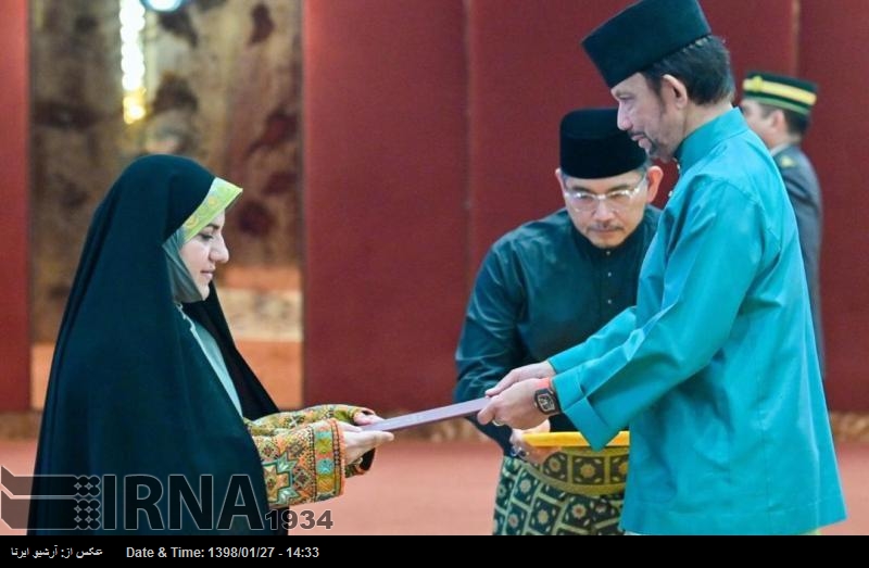 La nueva embajadora iraní presenta sus credenciales al rey de Brunei La nueva embajadora iraní presenta sus credenciales al rey de Brunei