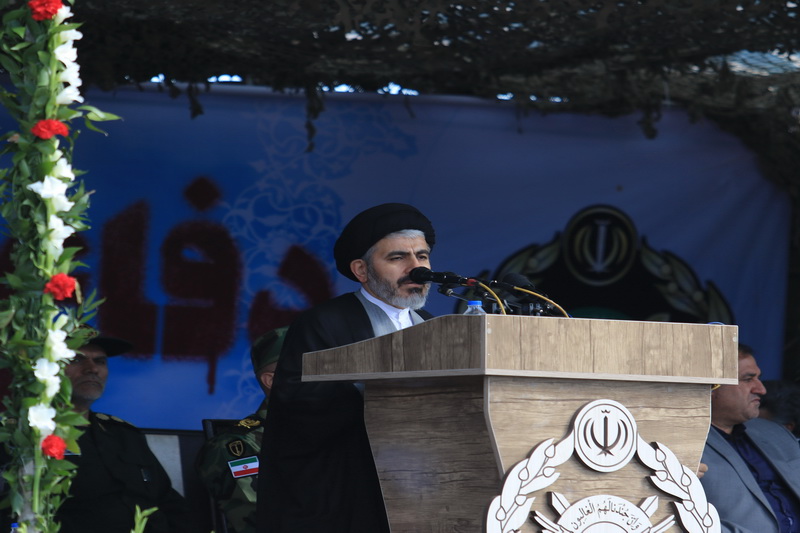 فداكاري نيروهاي مسلح در دفاع از ايران اسلامي مثال زدني است فداكاري نيروهاي مسلح در دفاع از ايران اسلامي مثال زدني است