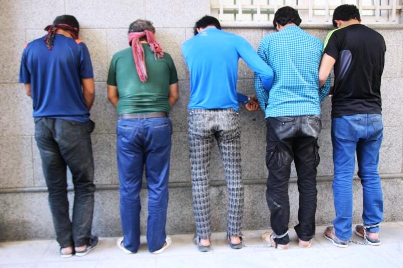 پنج خرده فروش مواد مخدر در بويين زهرا دستگير شدند پنج خرده فروش مواد مخدر در بويين زهرا دستگير شدند