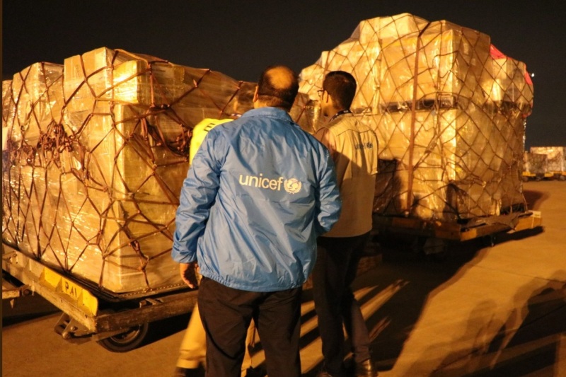 La première cargaison d'aide humanitaire de l'UNICEF arrive en Iran La première cargaison d'aide humanitaire de l'UNICEF arrive en Iran