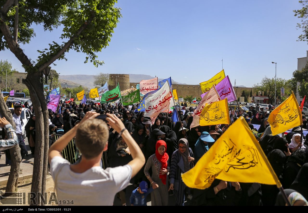 تدارک برای شادپیمایی و جشن نیمه شعبان در شیراز