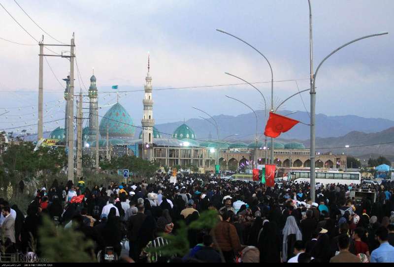 شور عاشقی مسلمانان غیرایرانی در آیین نیمه شعبان مسجد جمكران