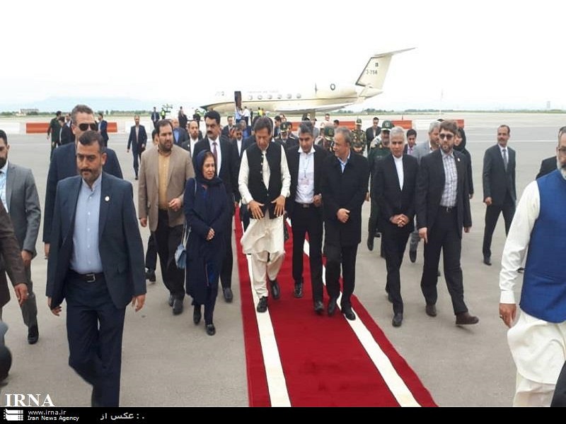 سفر نخست وزیر پاكستان به ایران از مشهد آغاز شد