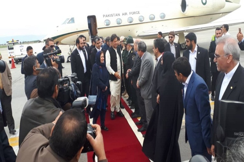Iran/Pakistan : Imran Khan en escale à Machhad avant de se rendre à Téhéran Iran/Pakistan : Imran Khan en escale à Machhad avant de se rendre à Téhéran