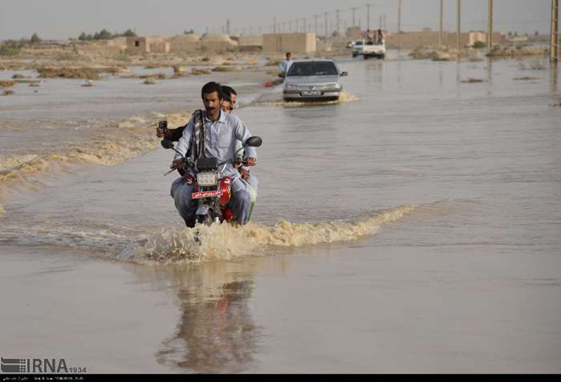 مدارس روستاهاي تحت تاثير سيلاب سيستان فردا تعطيل است