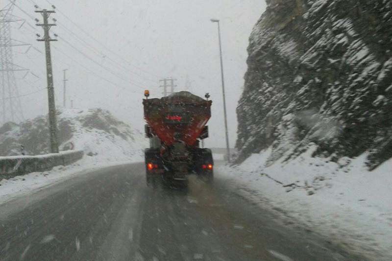 بارش برف چهار گردنه استان قزوين را فرا گرفت بارش برف چهار گردنه استان قزوين را فرا گرفت