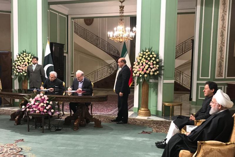 Iran, Pakistan sign medical MoU Iran, Pakistan sign medical MoU