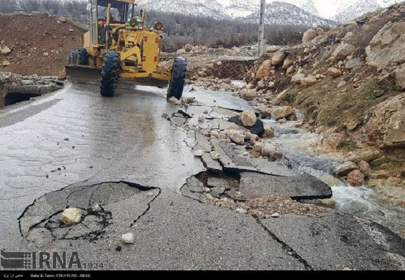 مدیركل راهداری: باران 770 میلیارد ریال به جاده های همدان خسارت زد مدیركل راهداری: باران 770 میلیارد ریال به جاده های همدان خسارت زد