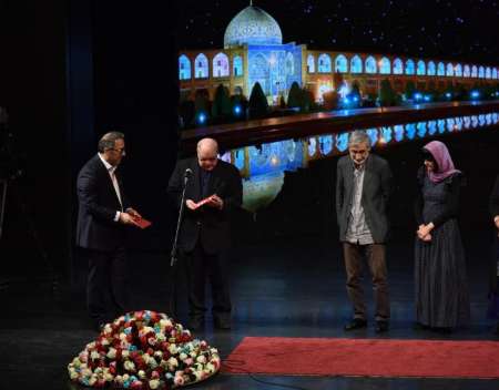 اختتام فعاليات مهرجان 'فجر' السينمائي الدولي بطهران اختتام فعاليات مهرجان 'فجر' السينمائي الدولي بطهران