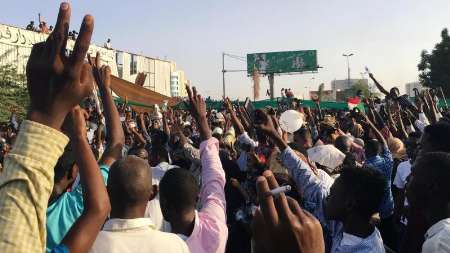تحصن هزاران سودانی برای انتقال قدرت به غیر نظامیان