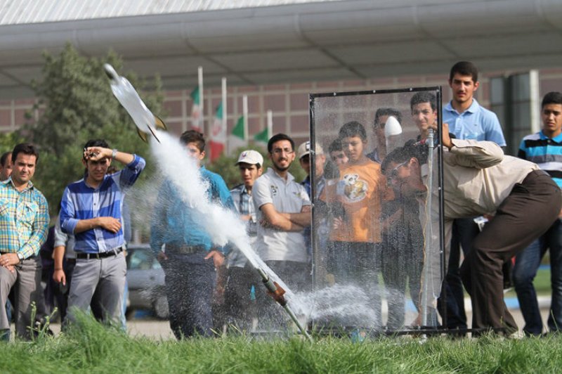 آغاز رقابت كشوری موشك های آبی در دانشگاه سمنان آغاز رقابت كشوری موشك های آبی در دانشگاه سمنان