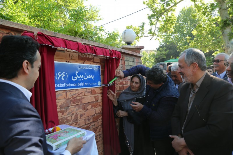 سردیس بهمن بیگی در تهران رونمایی شد