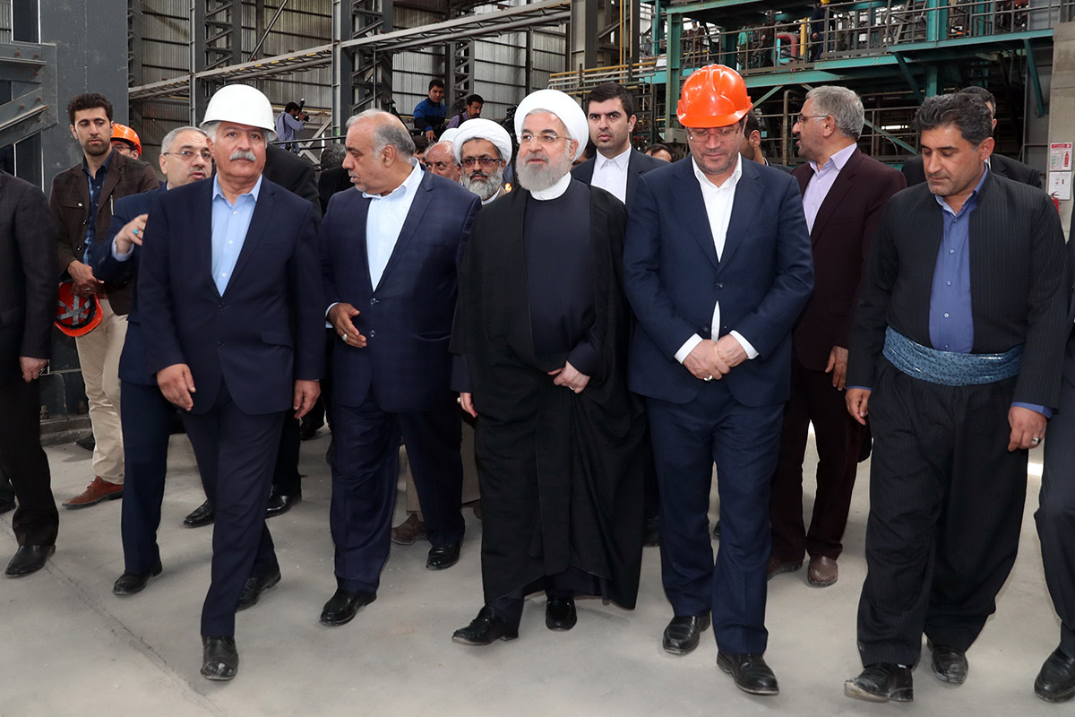 روحانی یرعي تدشین معمل 'بیستون' لصهر الحدید بمحافظة كرمانشاه روحانی یرعي تدشین معمل 'بیستون' لصهر الحدید بمحافظة كرمانشاه