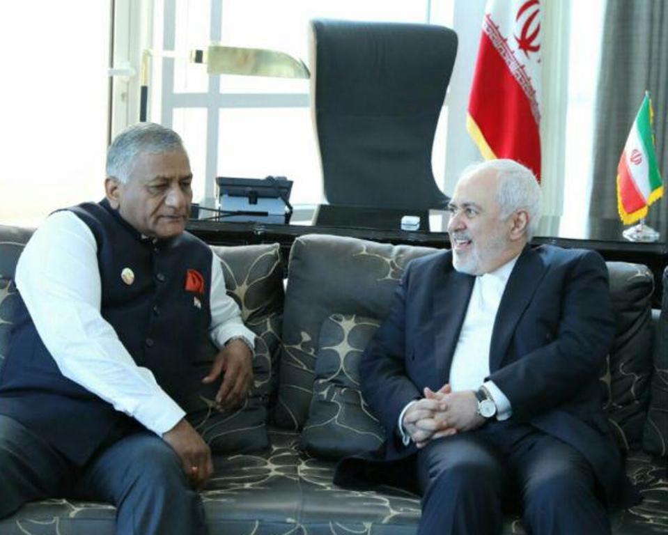 ظريف يلقتي وزير الدولة للشؤون الخارجية الهندي في الدوحة ظريف يلقتي وزير الدولة للشؤون الخارجية الهندي في الدوحة