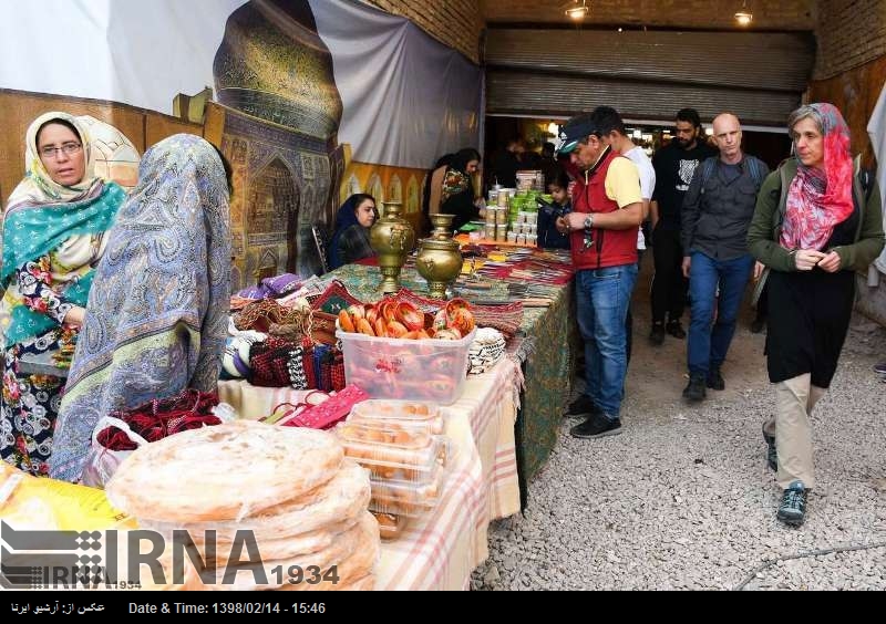ایران کو سیاحتی صنعت سے 12 ارب ڈالر کی آمدنی ایران کو سیاحتی صنعت سے 12 ارب ڈالر کی آمدنی