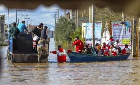 داوطلبان كمك به سیل زدگان با  حضور اكتورها تجلیل شدند