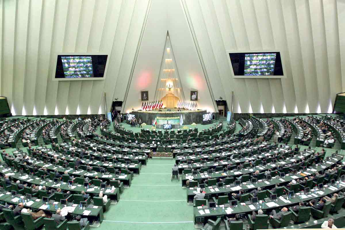 Irans Parlament unterstützt Rouhanis Entscheidung über Atomabkommen Irans Parlament unterstützt Rouhanis Entscheidung über Atomabkommen