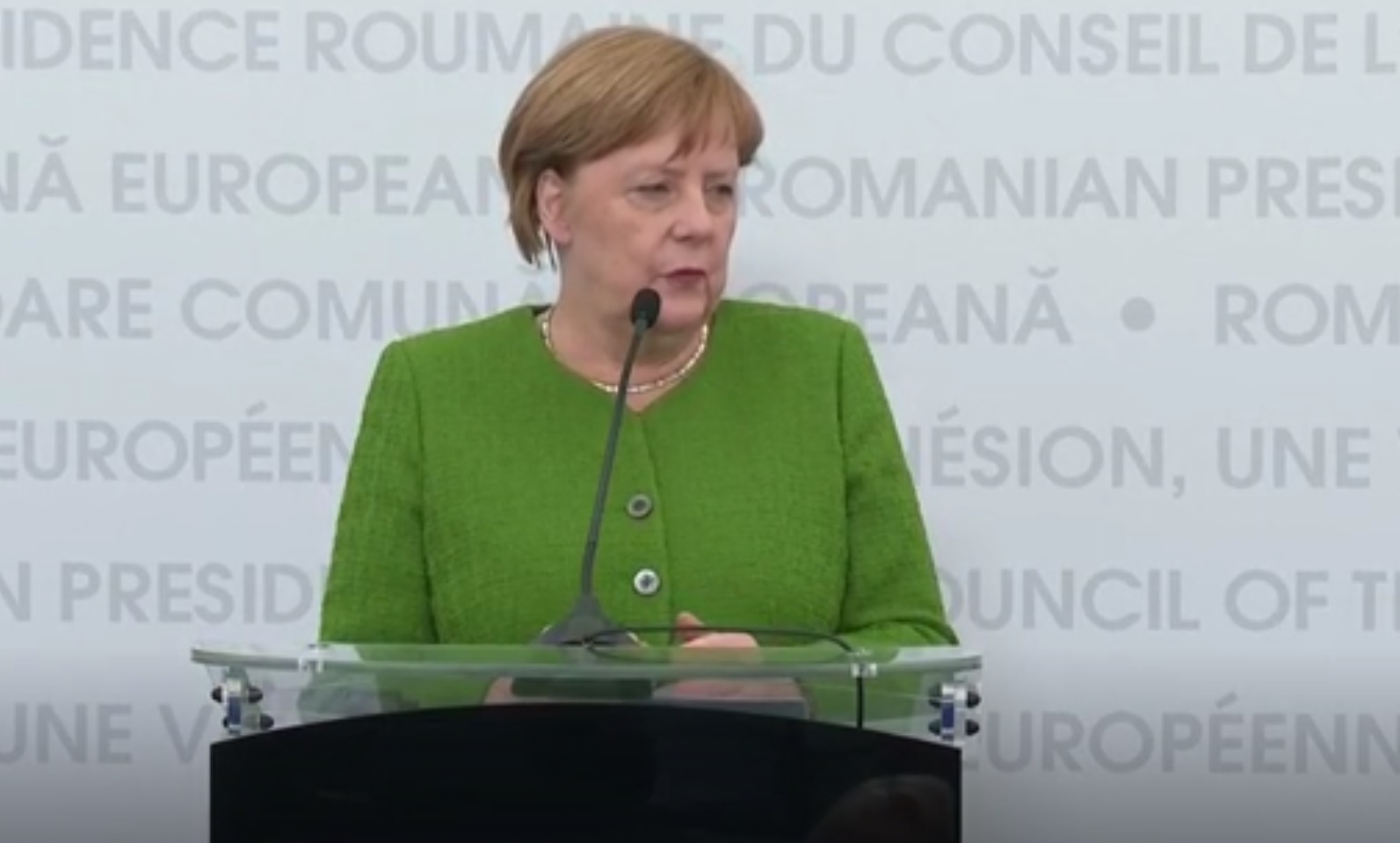 Merkel setzt im Streit über Iran-Abkommen auf Verhandlungen Merkel setzt im Streit über Iran-Abkommen auf Verhandlungen