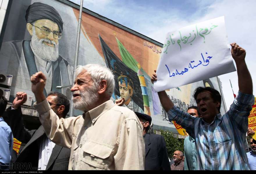 Iranians hold rally in support of SNSC decision Iranians hold rally in support of SNSC decision