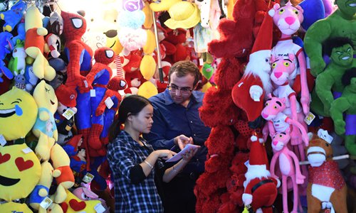 China hits back at US threats, vowing countermeasures China hits back at US threats, vowing countermeasures